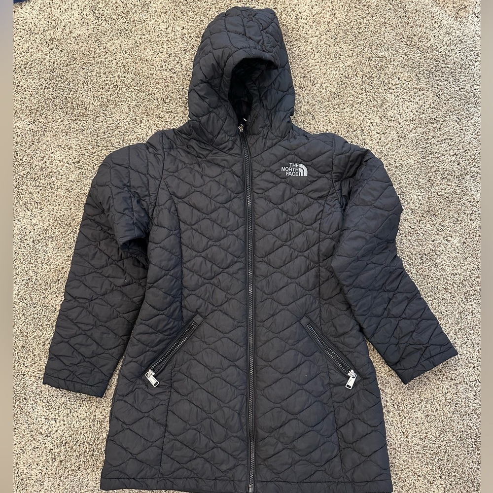 North Face black winter jacket. Great Condition. Size 10-12.